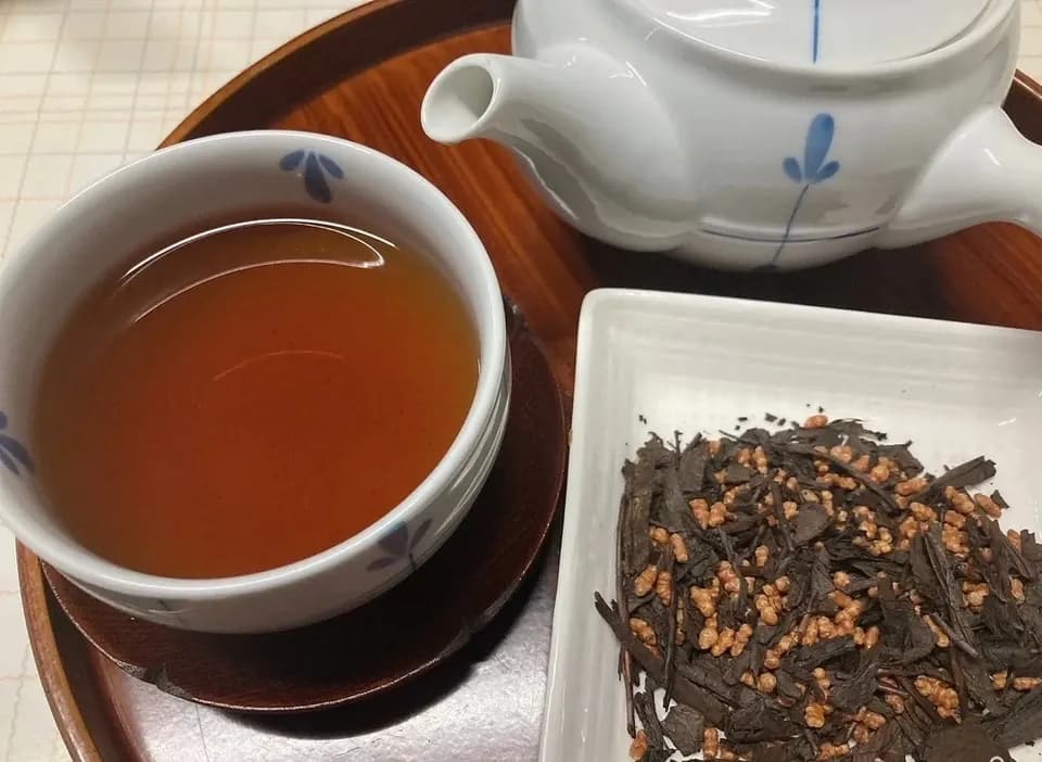 玄米ほうじ茶　京都の農薬不使用栽培ほうじ茶と、有機玄米使用。