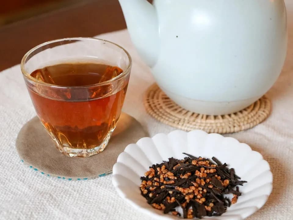 玄米ほうじ茶　京都の農薬不使用栽培ほうじ茶と、有機玄米使用。