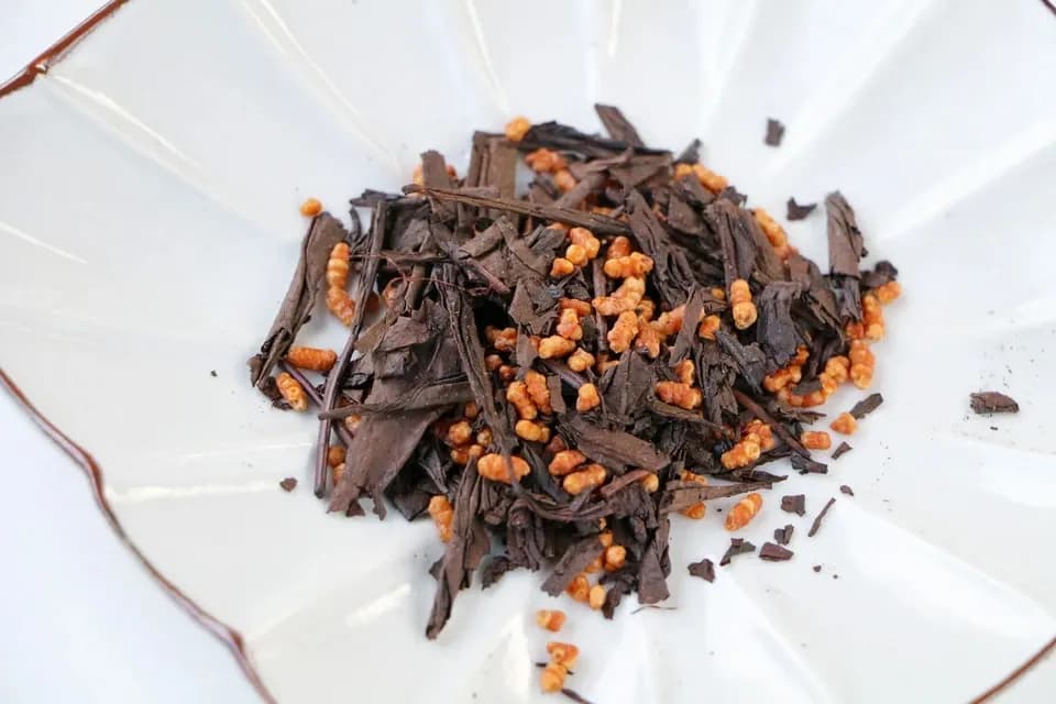 玄米ほうじ茶　京都の農薬不使用栽培ほうじ茶と、有機玄米使用。