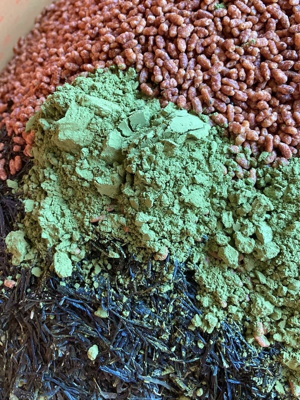 抹茶入り玄米茶　農薬不使用栽培の抹茶、緑茶と有機玄米を使用