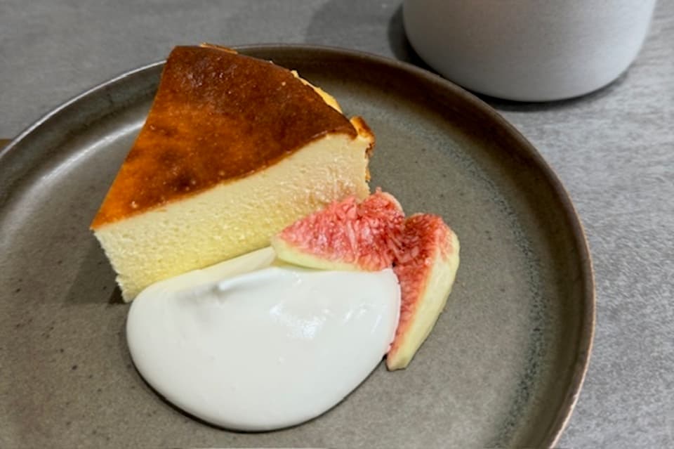 シンプルバスクチーズケーキ/Simple Basque cheese cake