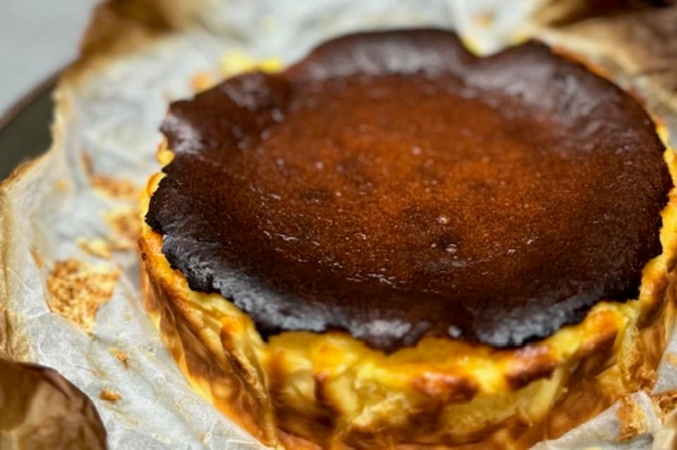 シンプルバスクチーズケーキ/Simple Basque cheese cake