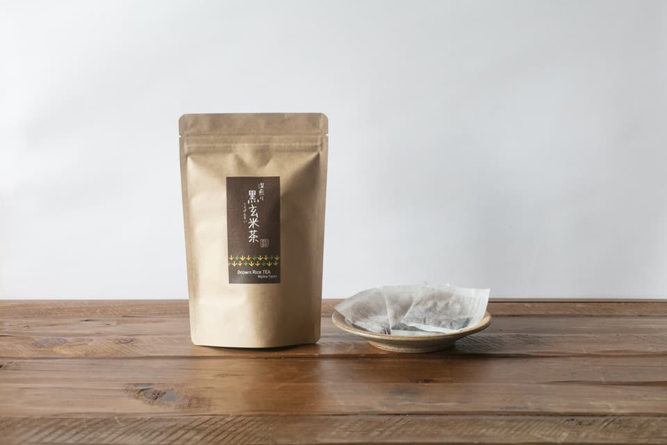 農薬・化学肥料不使用のコシヒカリをじっくり焙煎＜深煎り黒玄米茶＞【送料込・ポスト投函】