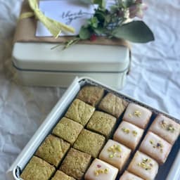ミニブーケ付き母の日ギフト販売開始💐