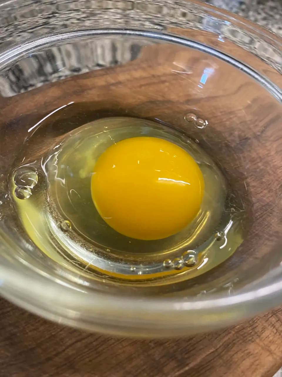 純国産鶏もみじの放し飼いプレミアムたまご