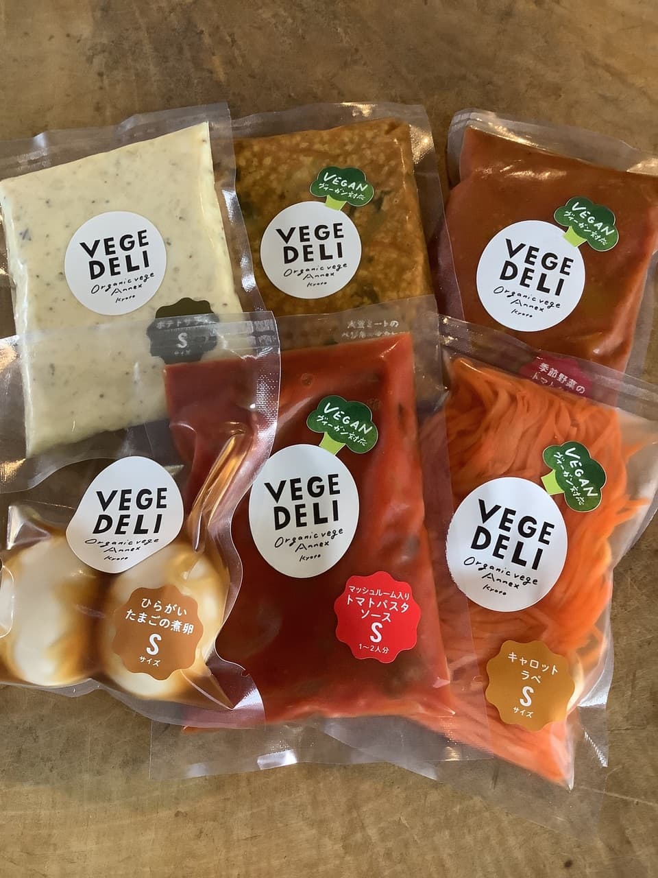 人気の6種類セット　送料込み　（ポテトサラダ　キャロットラペ　平飼い卵の煮卵　マッシュルーム入りトマトパスタソース　季節野菜のトマトカレー　大豆ミートのベジキーマカレー)