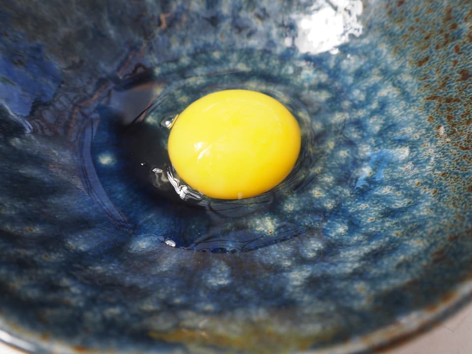 【桐箱】オーガニック烏骨鶏卵「霧島烏骨鶏」（8個入）【内祝・御礼・お祝い】