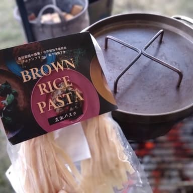 「BROWN RICE PASTA（玄米パスタ）」の楽しみ方。里ボタスタッフの場合