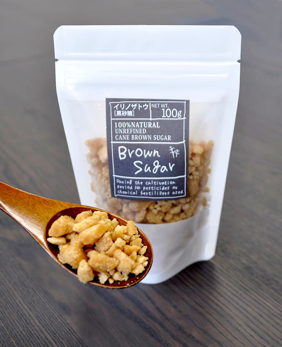 1年に1回だけの製造　サトウキビ100% の黒糖（イリノザトウ）　BROWN SUGAR