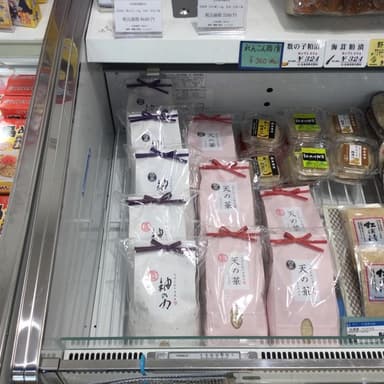 佐賀バルーンミュージアムの自然米を冷蔵ケースに