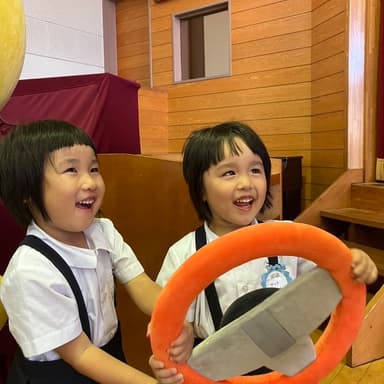 幼稚園の敬老会に参加