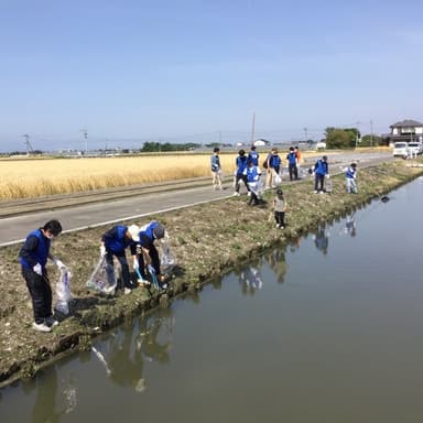 幸せ拾い130　無償ボランティア活動　世界大掃除　ごみ拾い　外国の方も大歓迎
