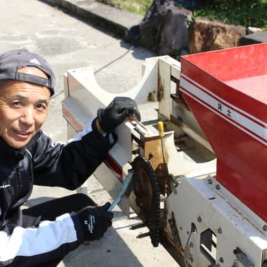 無農薬・無肥料栽培に適したみのるポット田植え機用種蒔き点検掃除