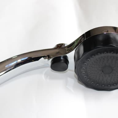 シャワーヘッドはミスト機能付きで肌に優しい
