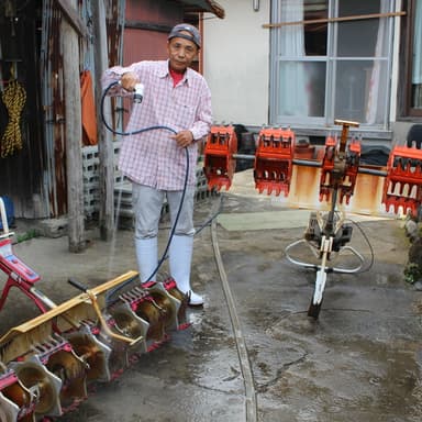 除草機の活躍で雑草の発芽と生育を抑える