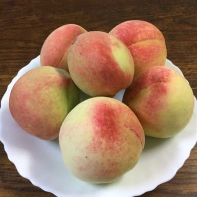 無肥料・無農薬栽培の桃の果実が美味しい