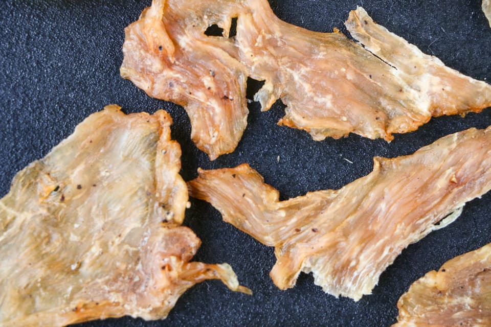 無添加高タンパク＜恵那どりのむね肉ジャーキー小袋サイズ＞少ない量でも、しっかりとした美味しさ。持ち運びにも便利！塩・塩胡椒・柚子胡椒 ※保存料、着色料、発色料、亜硝酸ナトリウム、酸化防止剤の添加物不使用