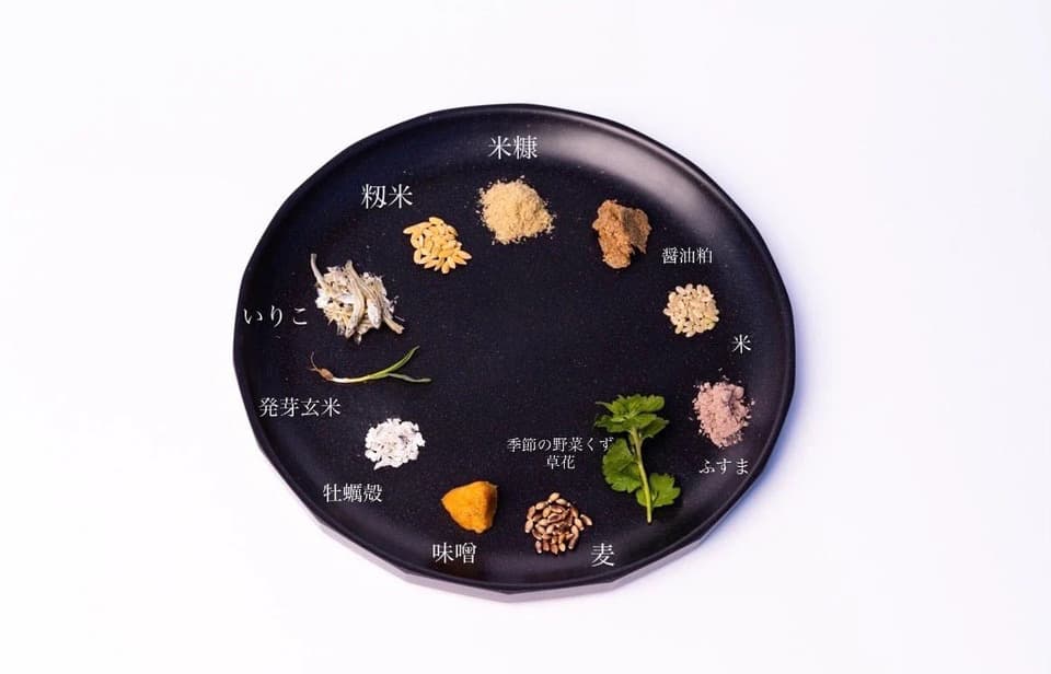 平飼い卵＜白身ぷるんっ！ばあちゃんの昔たまご＞ 独自配合飼料使用