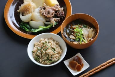 わらびご飯と肉じゃが