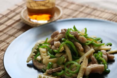 真竹で青椒肉絲