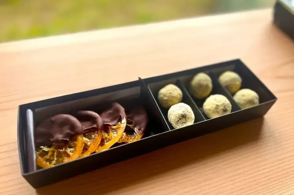 【母の日ギフト】宮崎の春を、ひと箱に。｜無添加Bean to Barチョコレート 日向夏オランジェット＆みやだいずきなこトリュフ