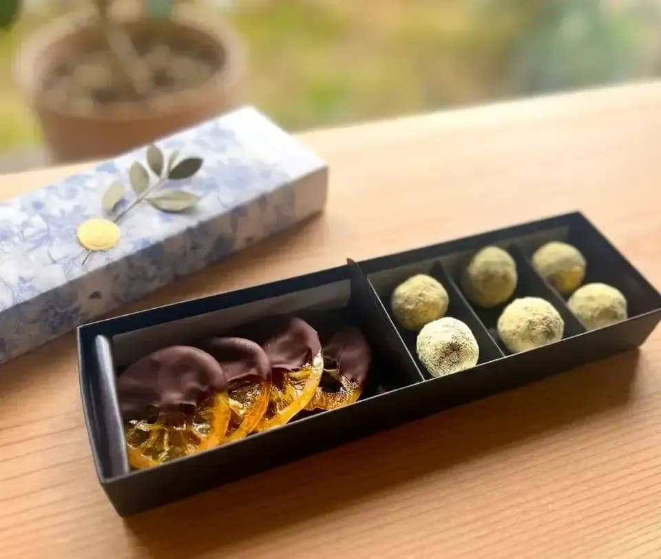 【母の日ギフト】宮崎の春を、ひと箱に。｜無添加Bean to Barチョコレート 日向夏オランジェット＆みやだいずきなこトリュフ