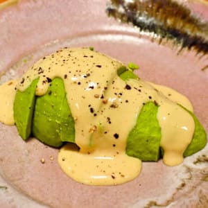アボカドの白みそソース