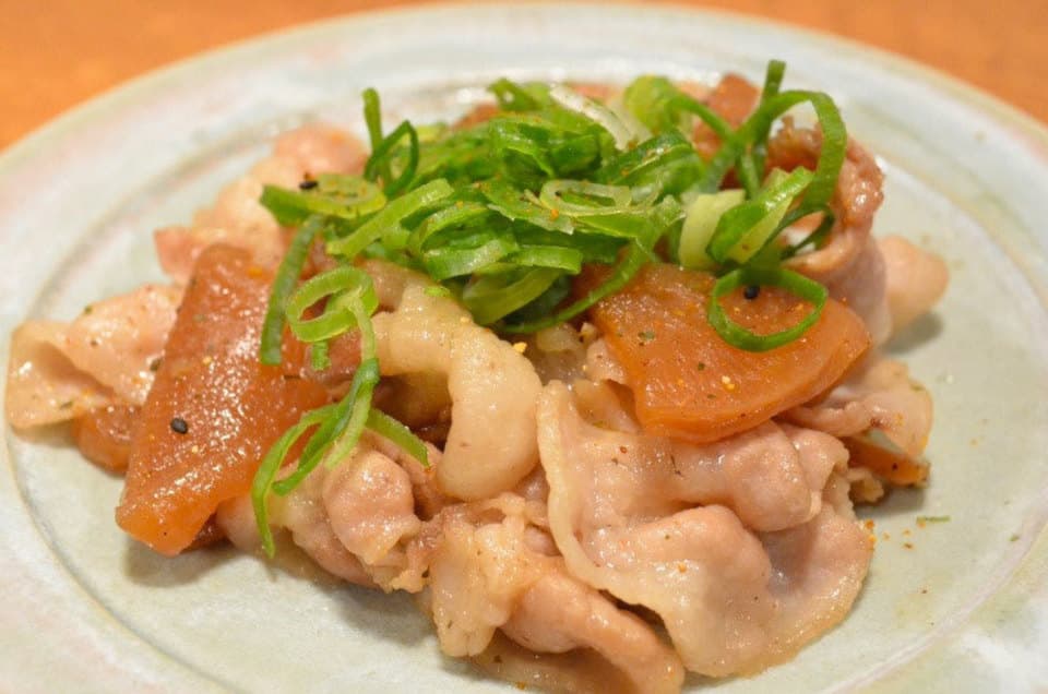 「大根と生姜の煮切り漬」を使った豚肉のおかず