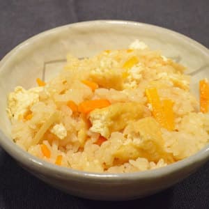 にんじんと生姜と厚揚げの炊き込みご飯