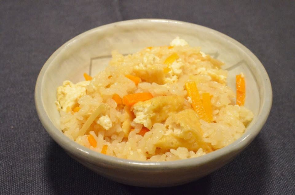 にんじんと生姜と厚揚げの炊き込みご飯