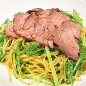 ローストビーフと水菜のパスタ ～梅肉ソース～