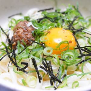 かつお味噌の釜玉うどん