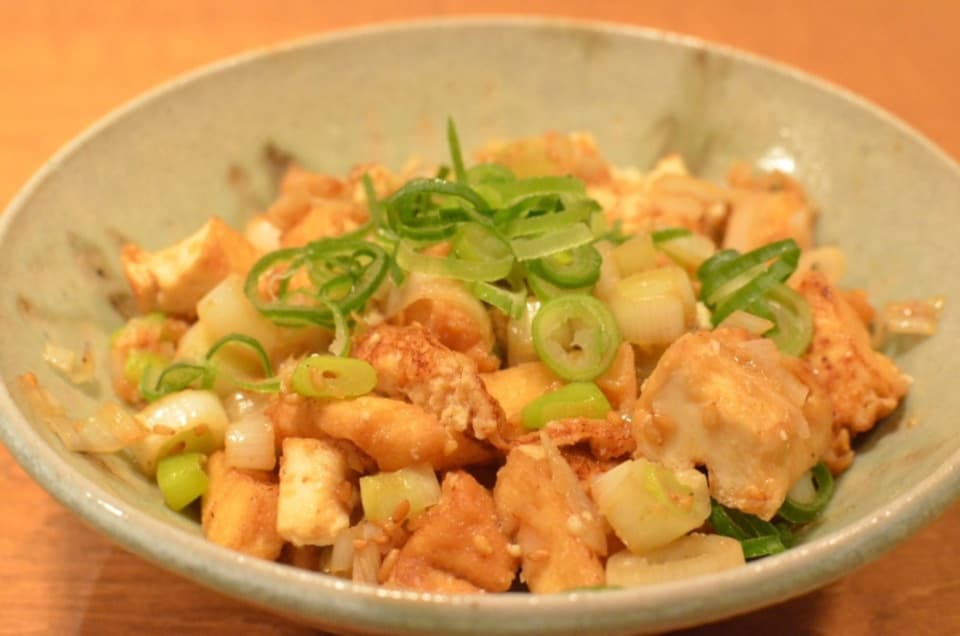 厚揚げと白ねぎのごぼう味噌炒め