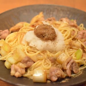 ねぎまパスタ ごぼう味噌おろし添え