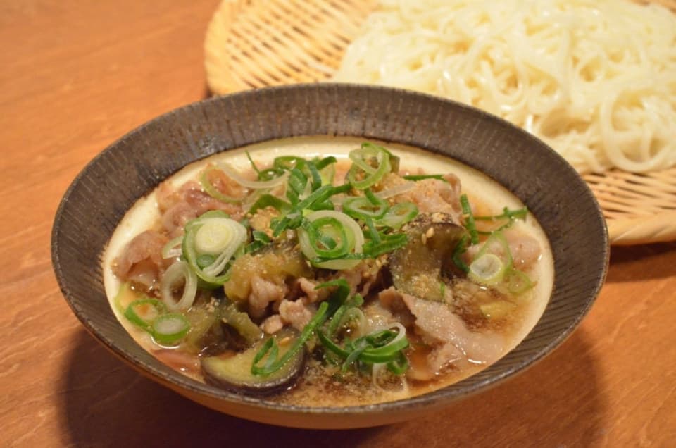 豚バラとなすの温かいつけそうめん