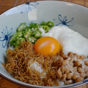 佃煮を使ったねばねば丼ぶり