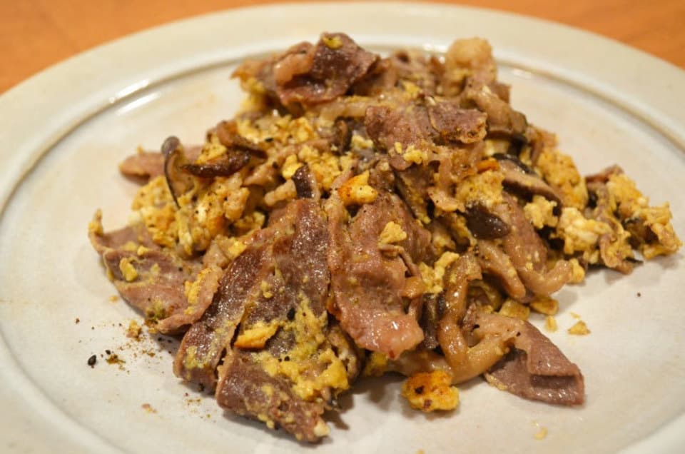 牛肉ときのこと卵の中華炒め