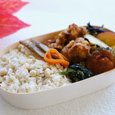 秋の5種のご紹介＜季節のからあげ弁当ー秋のナッツと生姜ソースー＞