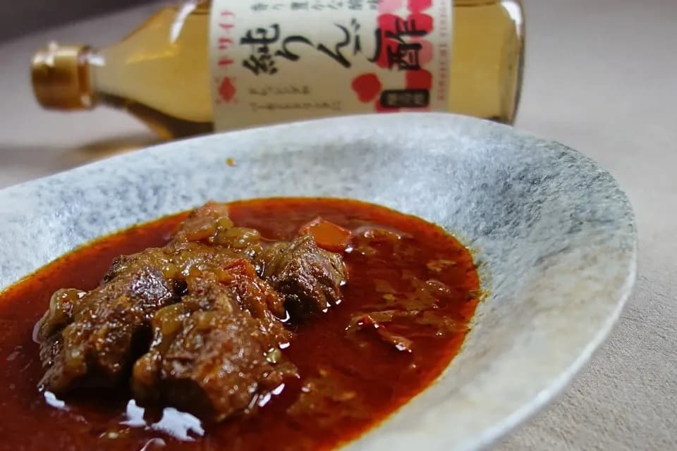無農薬・化学調味料無添加＜ポークビンダルー＞国産りんご100％の純りんご酢と千葉県産放牧アグー豚の旨味