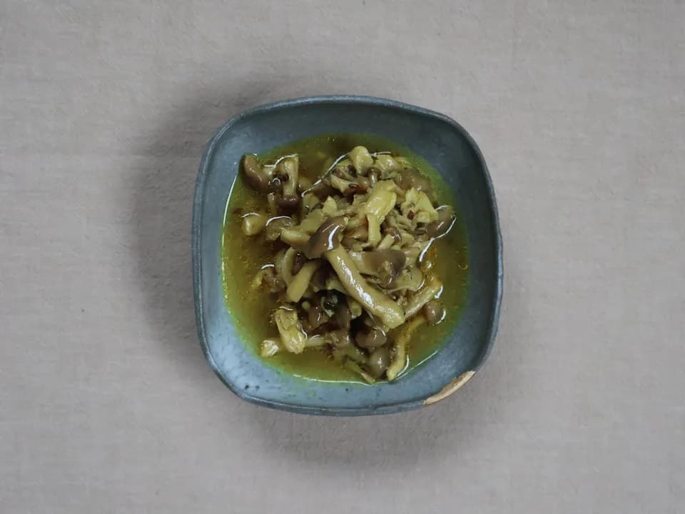 〈カレーと一緒に〉しめじのアチャール