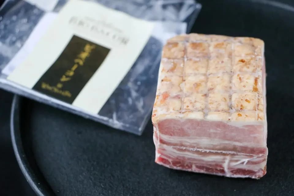 お肉と塩だけ＜BIOベーコン＞独自製法完全無添加・自然放牧フランス産豚・長期熟成天日海塩