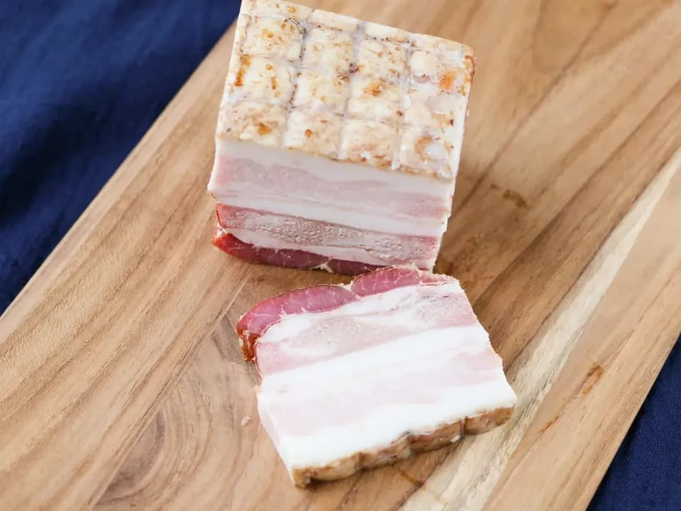 お肉と塩だけ＜BIOベーコン＞独自製法完全無添加・自然放牧フランス産豚・長期熟成天日海塩