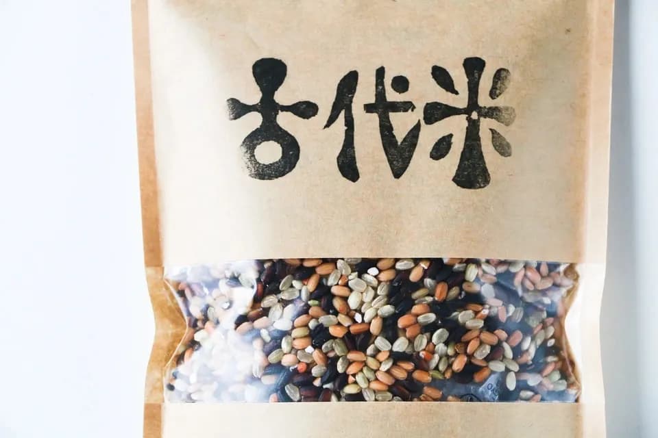 無肥料・農薬不使用の天日干し＜古代米3種ミックス 黒米/赤米/緑米＞鳥取・大山の冬期湛水不耕起で手植え手刈りのお米