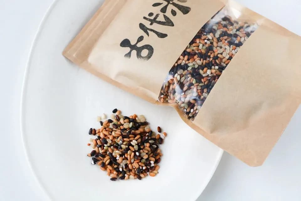 無肥料・農薬不使用の天日干し＜古代米3種ミックス 黒米/赤米/緑米＞鳥取・大山の冬期湛水不耕起で手植え手刈りのお米