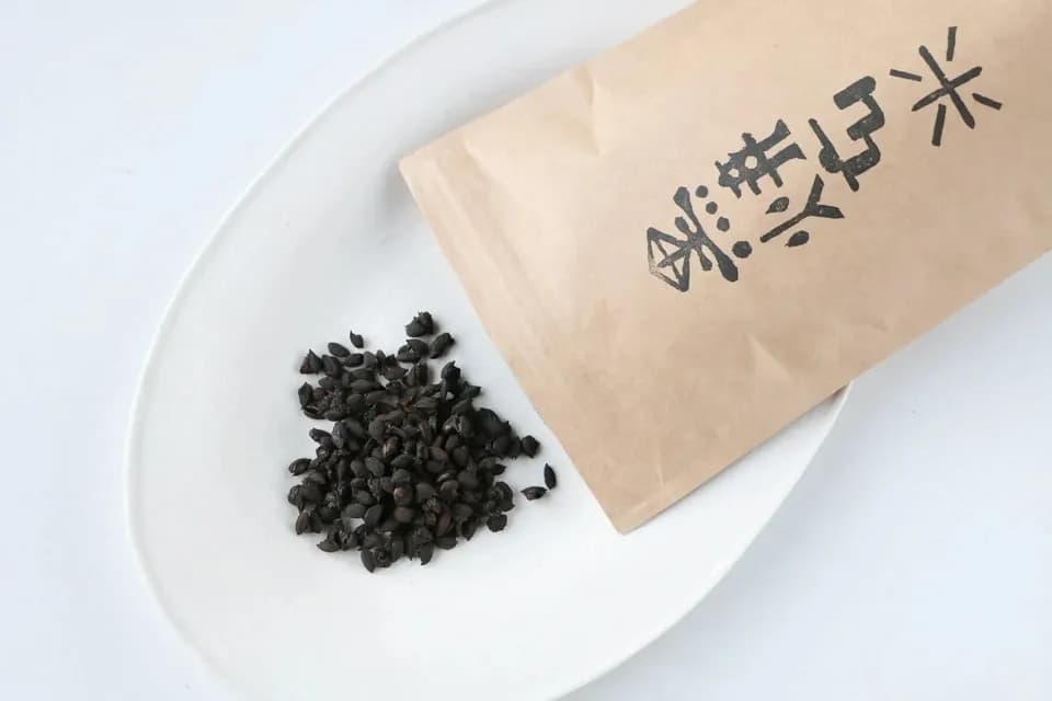 農薬不使用自家栽培米使用＜籾付き黒焼玄米＞伝統製法で仕上げた土鍋炭火焙煎のお茶を日々の整えに