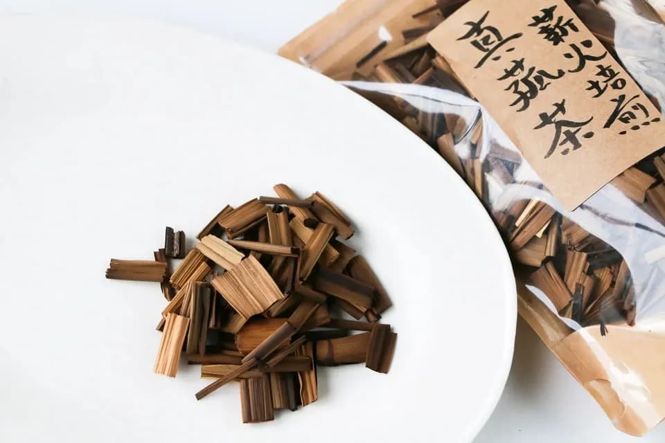 薪火で深煎り焙煎＜真菰茶＞農薬・化学肥料不使用の真菰を香ばしく仕上げたノンカフェインのお茶
