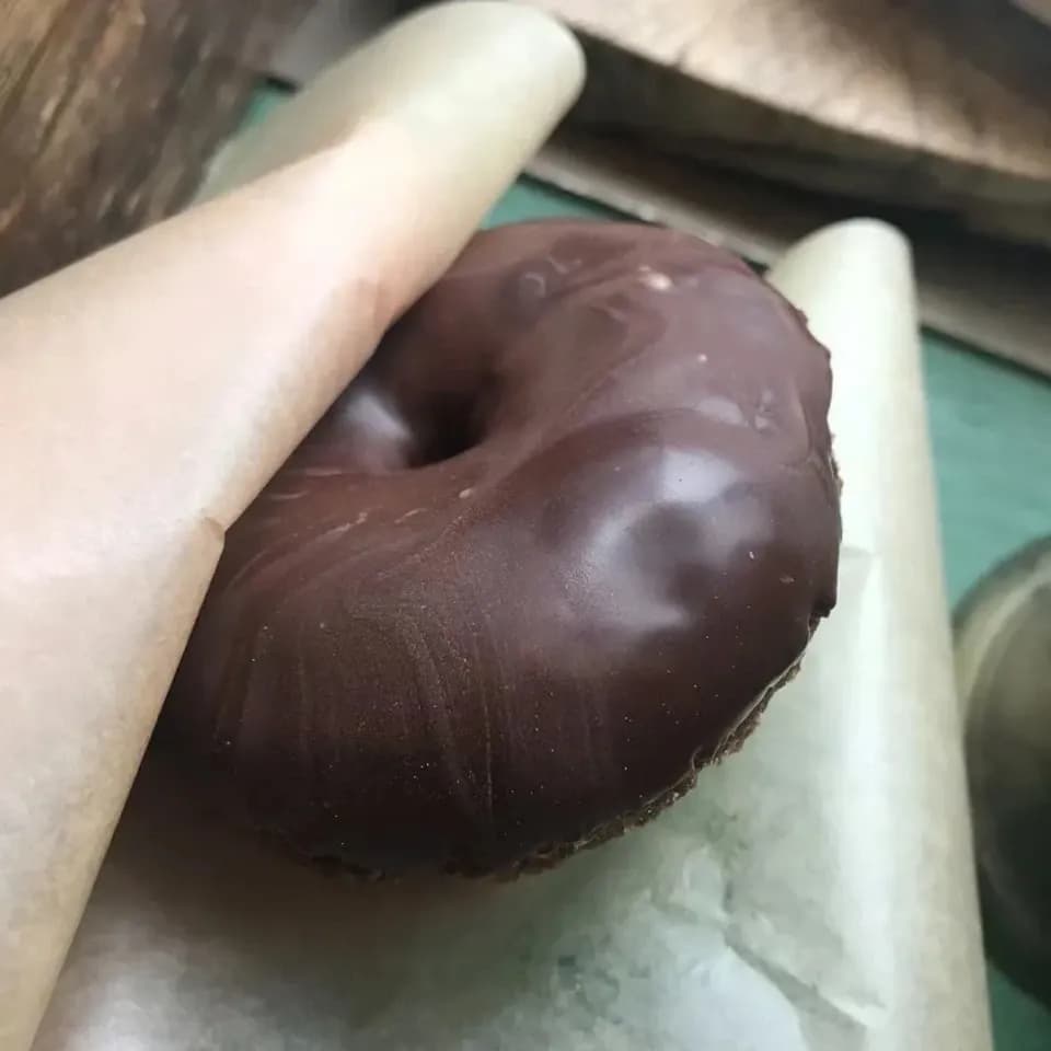卵・乳製品不使用ドーナツ＜チョコ＞フェアトレードチョコを使った贅沢な一品