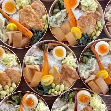 昨日(9/2㊏)バルヤンナイク美容室前お外市のお弁当
