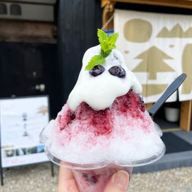 ブルーブルーベリーファームのブルーベリーかき氷。