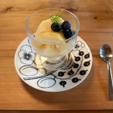 アイスと桃と、ブルーベリー!
